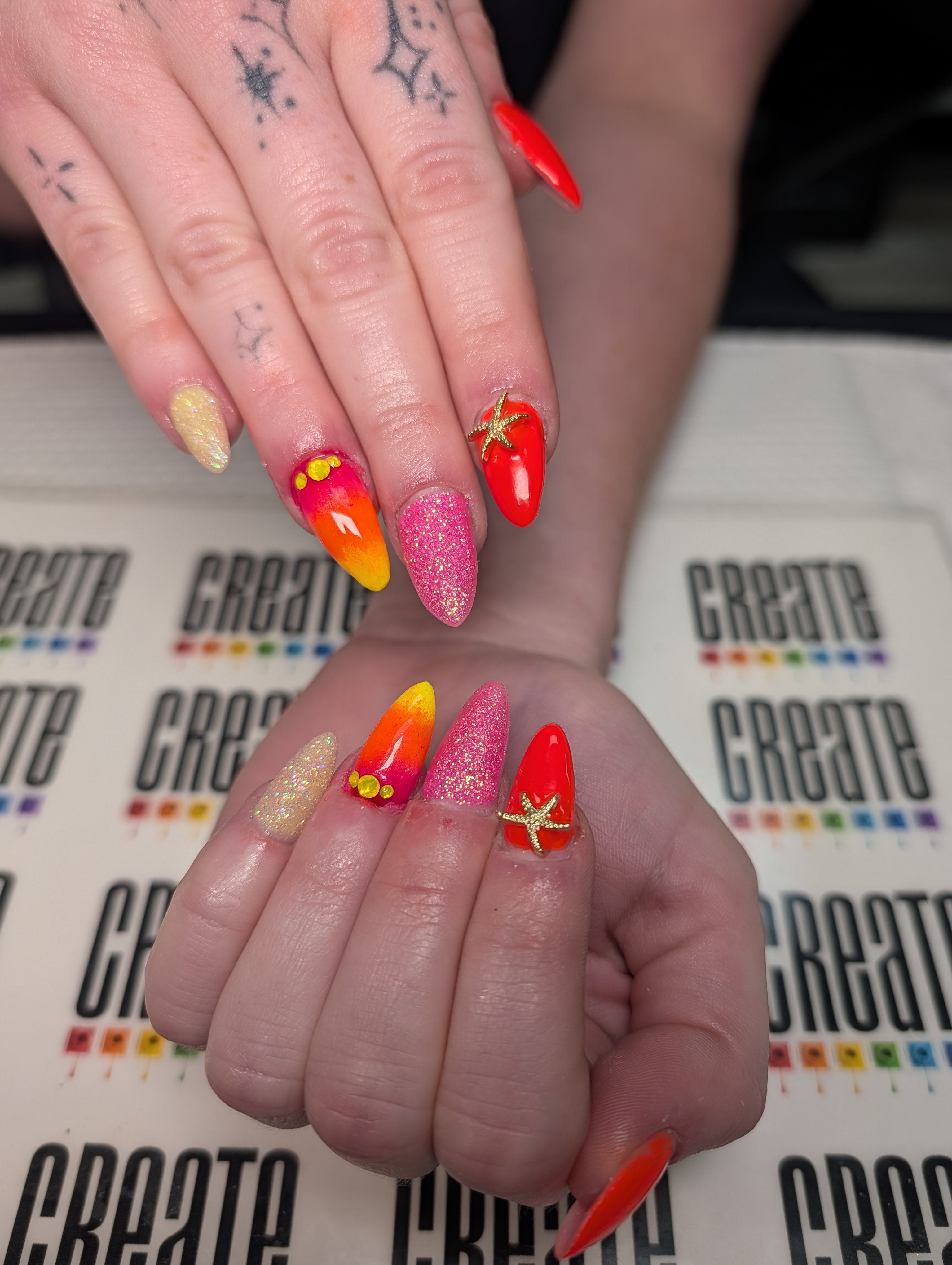 Bright pigment set with charms.